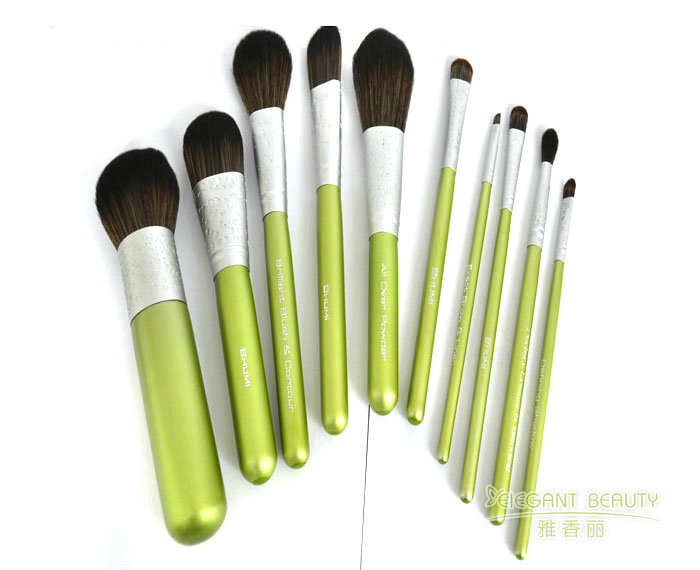  如何選擇適合自己膚質(zhì)的化妝刷套裝？掌握這五點